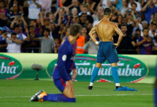 Cr7 ăn mừng bàn thắng trước barca