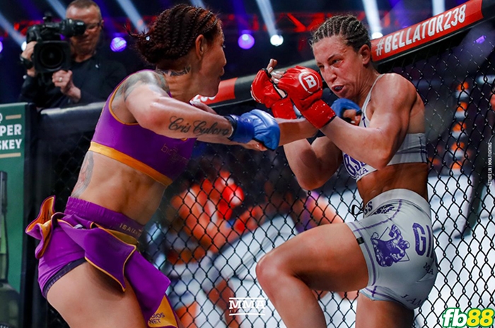 Cris Cyborg đánh bại Sinead Kavanagh