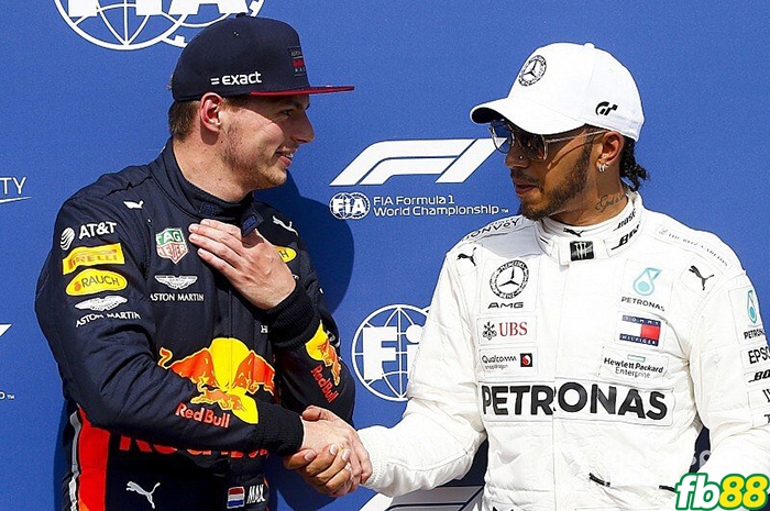 Max Verstappen và Lewis Hamilton