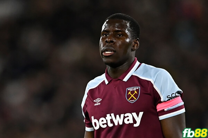 West Ham phạt hậu vệ Kurt Zouma