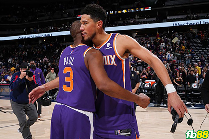 Devin Booker dẫn Phoenix Suns